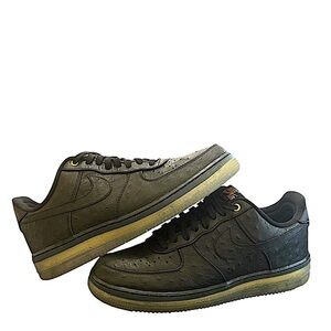 NIKE AIR FORCE 1 CMFT LUX LOW - “BLACK OSTRICH”